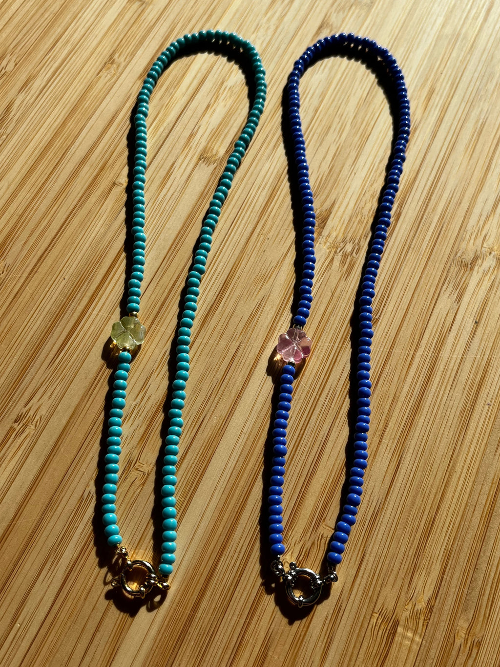 Kralenketting Blauw of Turquoise met Klavertje Vier