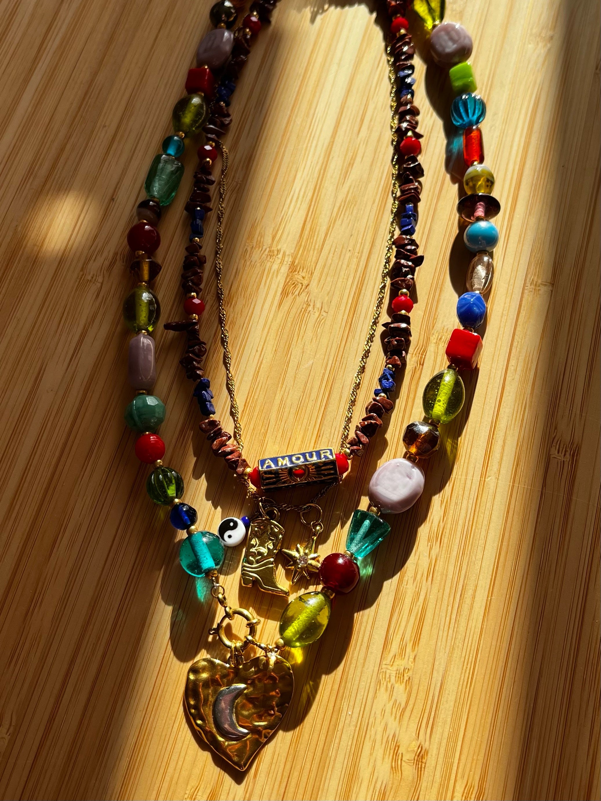 Kralenketting Set Meerkleurig & Bruin met Laars en Hart Bedel