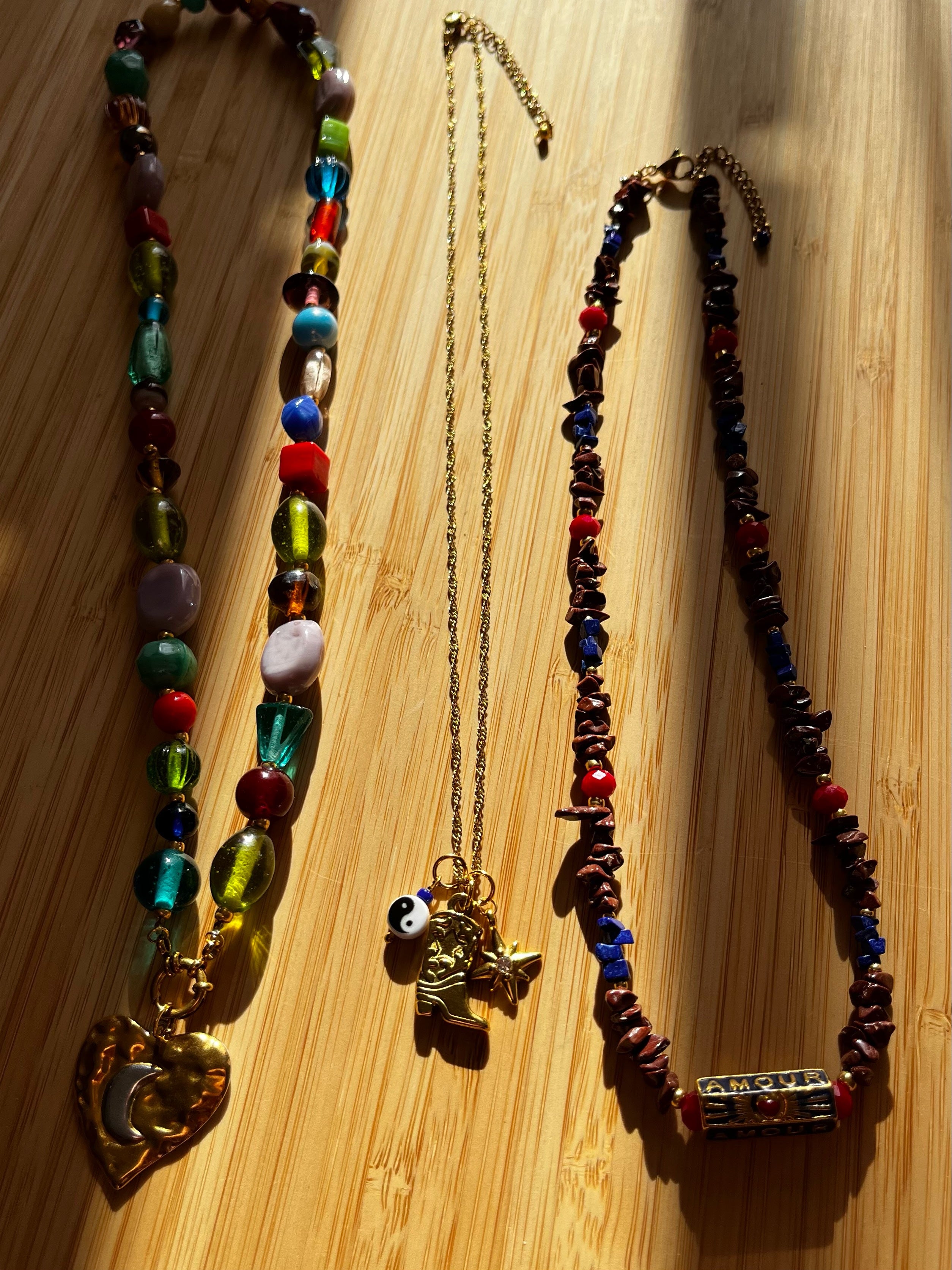 Kralenketting Set Meerkleurig & Bruin met Laars en Hart Bedel