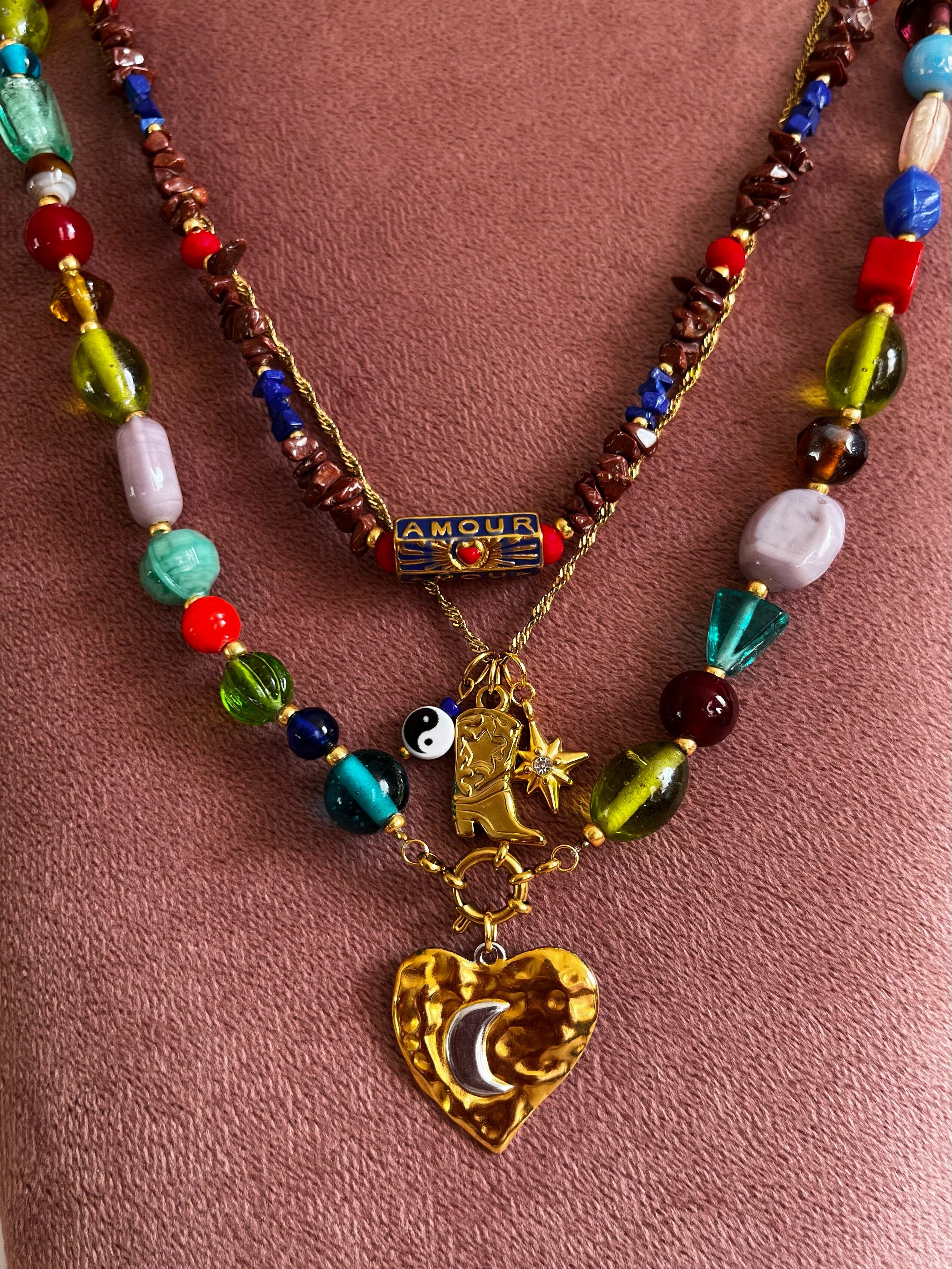 Kralenketting Set Meerkleurig & Bruin met Laars en Hart Bedel