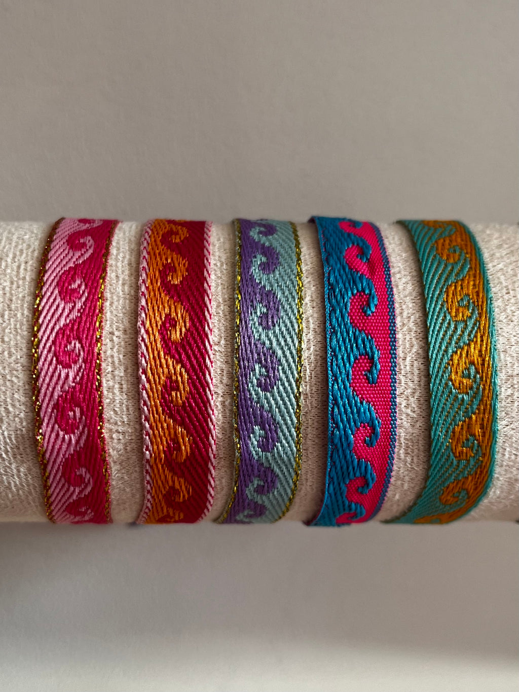 Zomerse Lintarmbandjes met Golvenpatroon