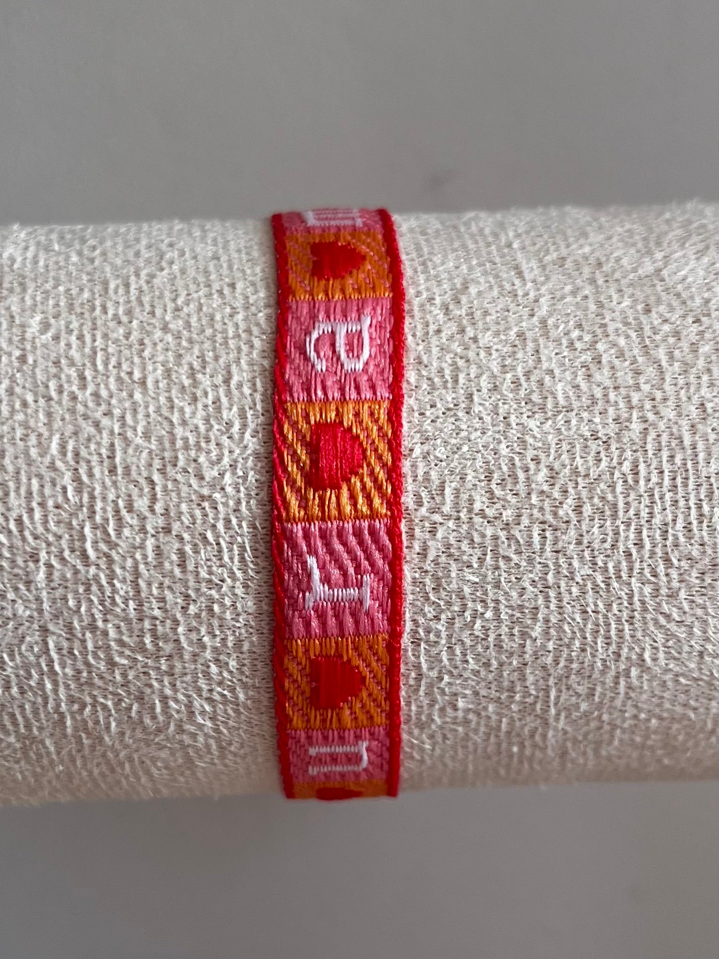 Zomerse Lintarmbandjes met Tekst in Roze Kleuren