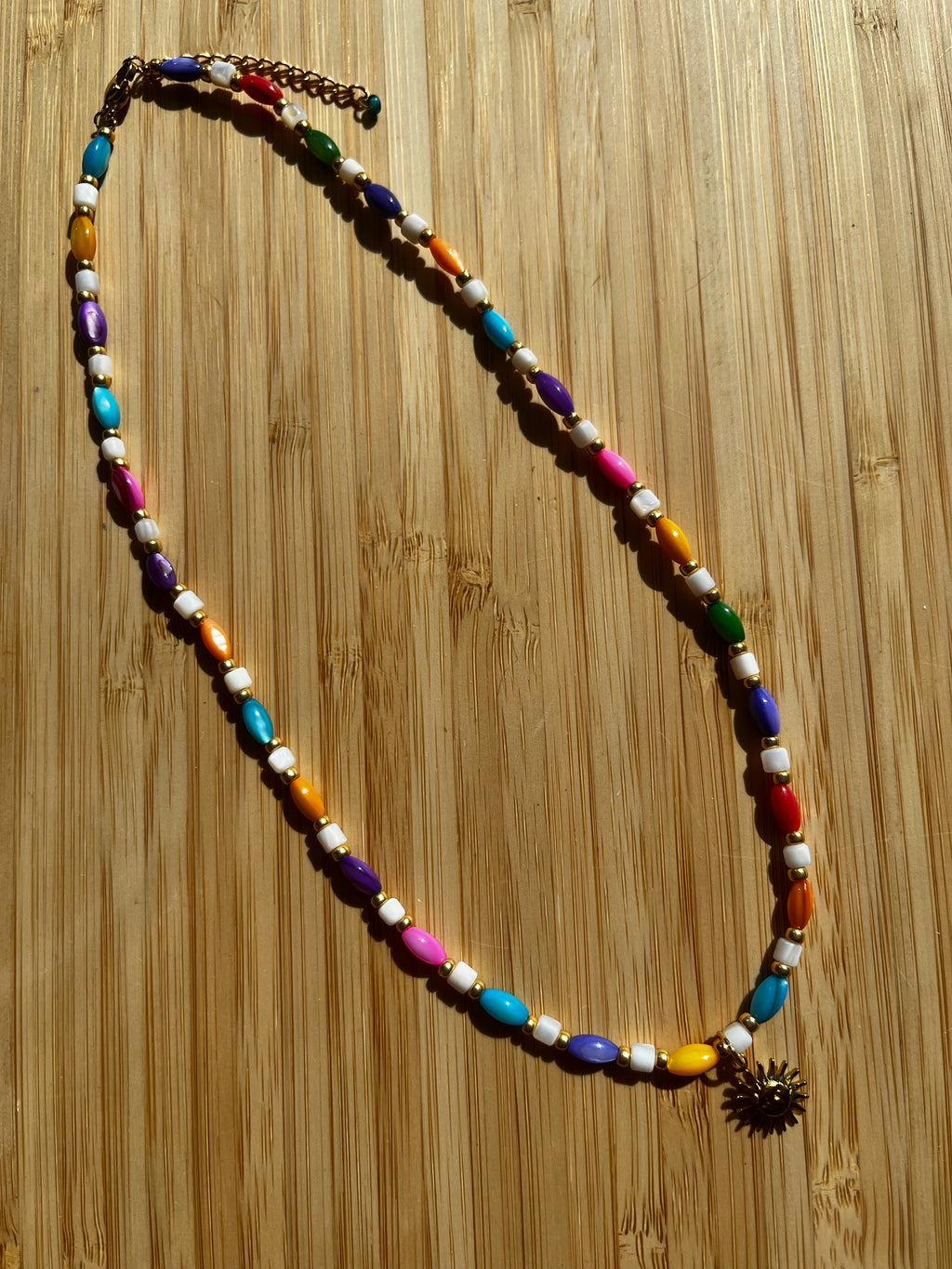 Kralenketting Lichtblauw & Meerkleurig met Zon Bedel