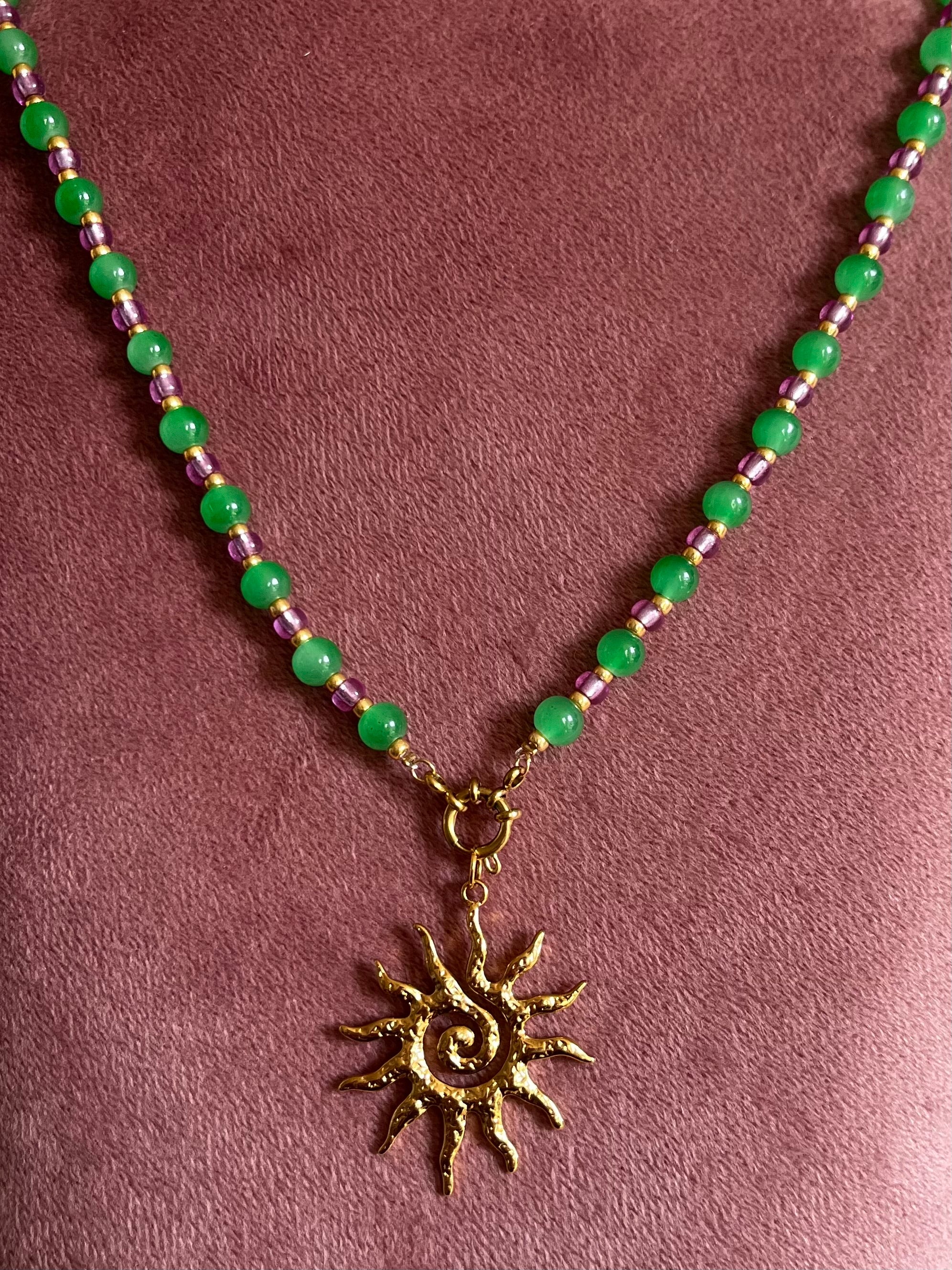 Kralenketting Groen & Paars met Zon Bedel