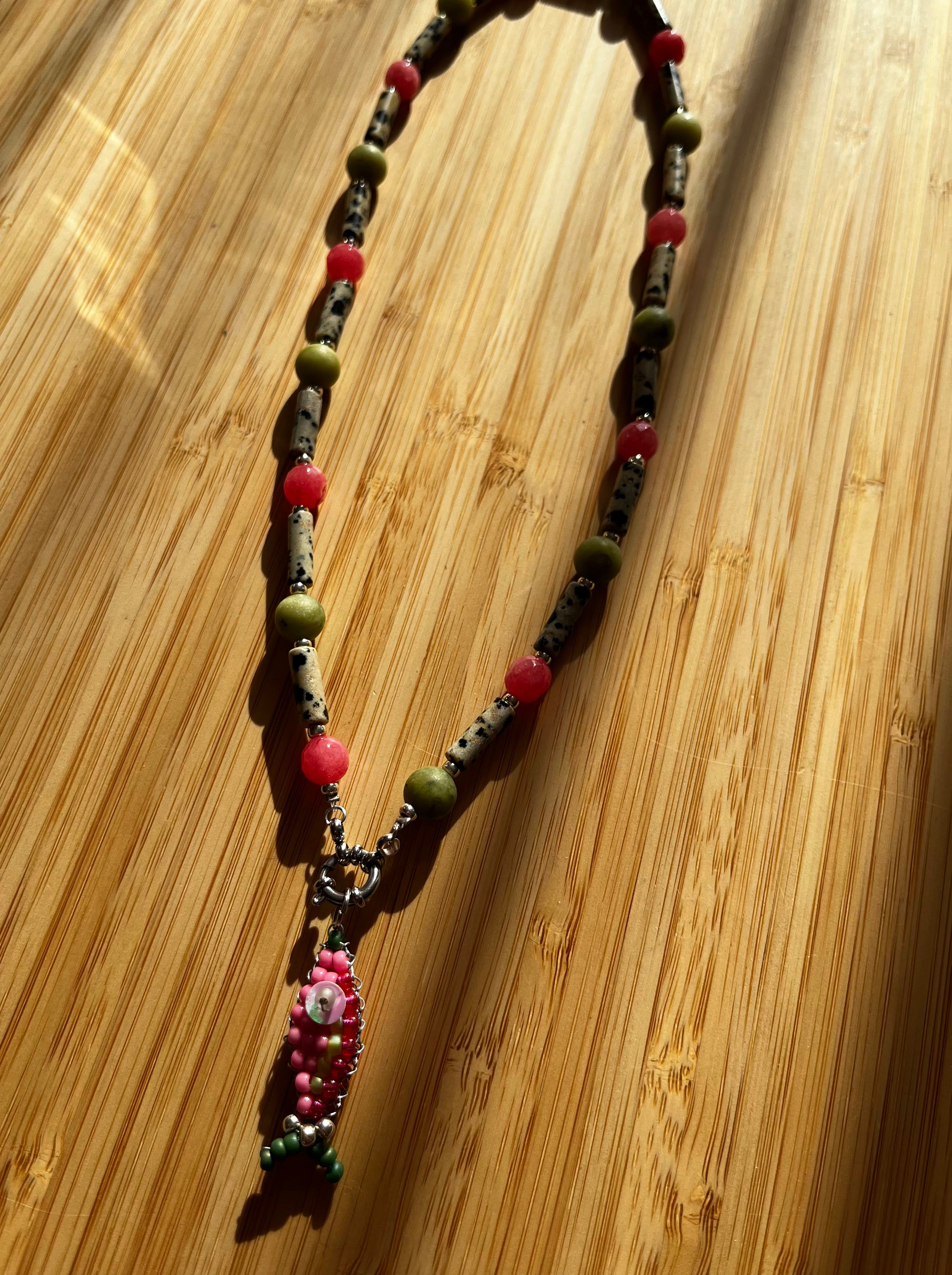 Ketting Dalmatiër Print, Roze & Groen met Visjes Bedel