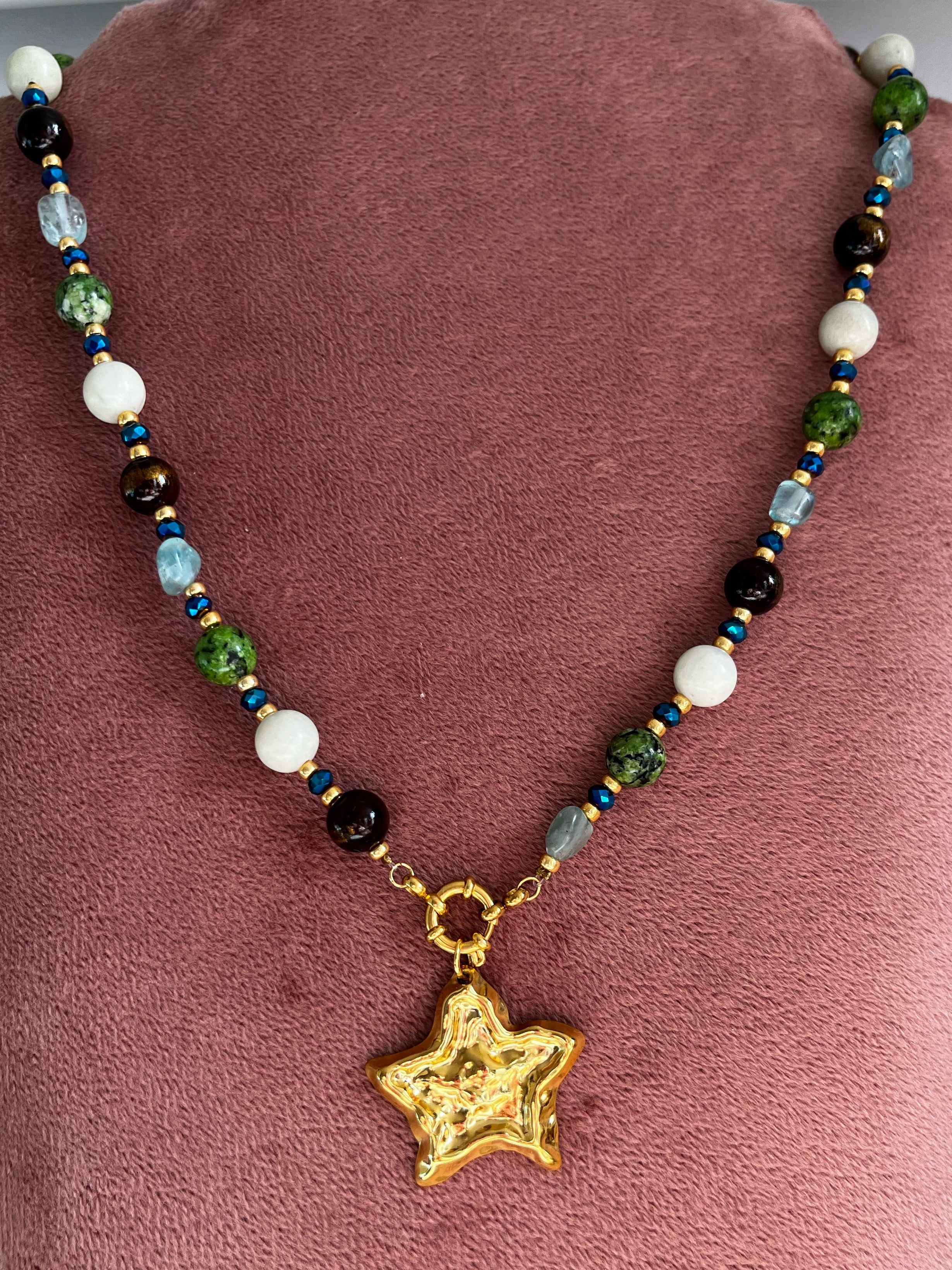 Kralenketting Groen, Blauw & Donkerbruin met Ster Bedel