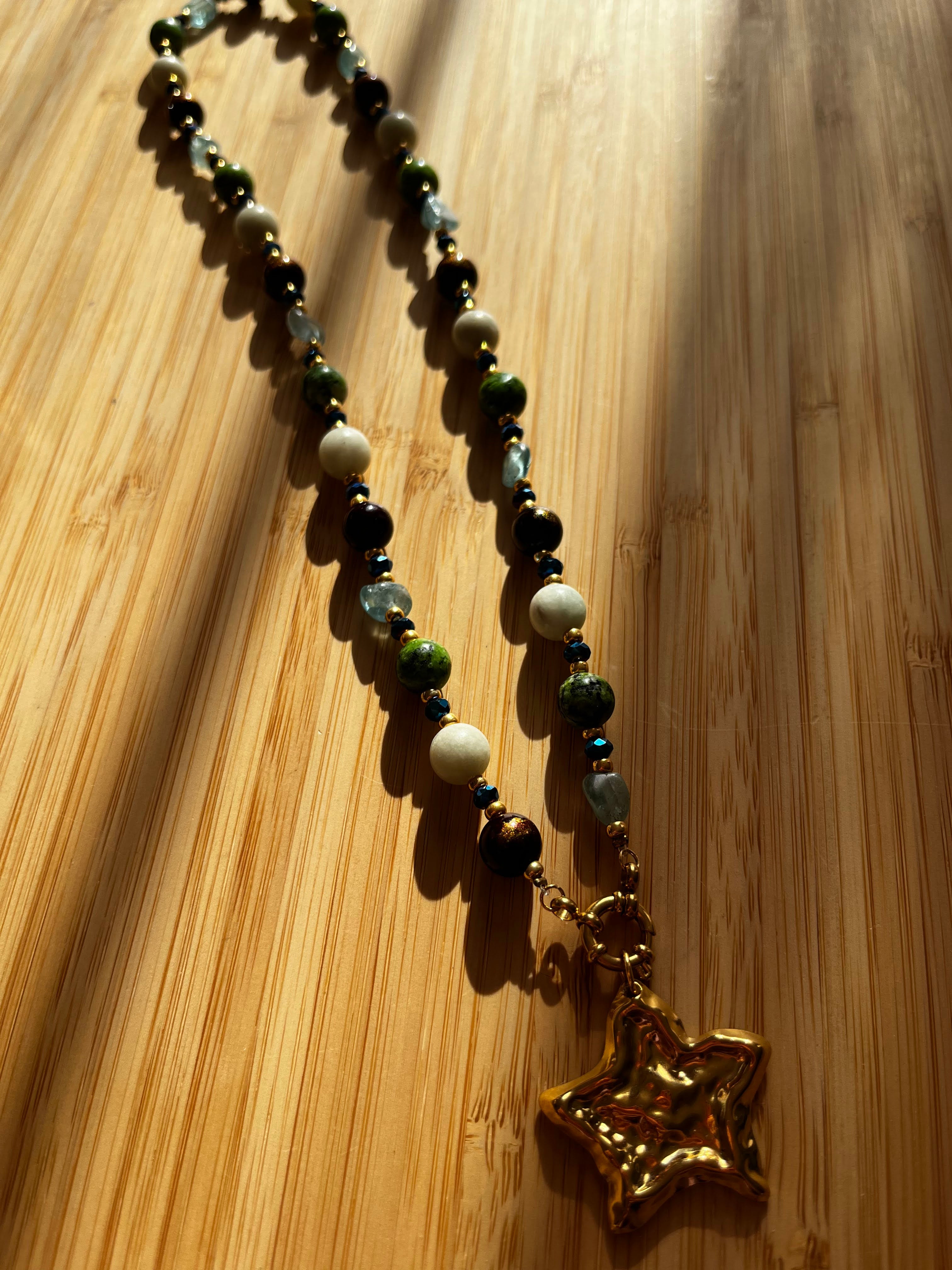 Kralenketting Groen, Blauw & Donkerbruin met Ster Bedel