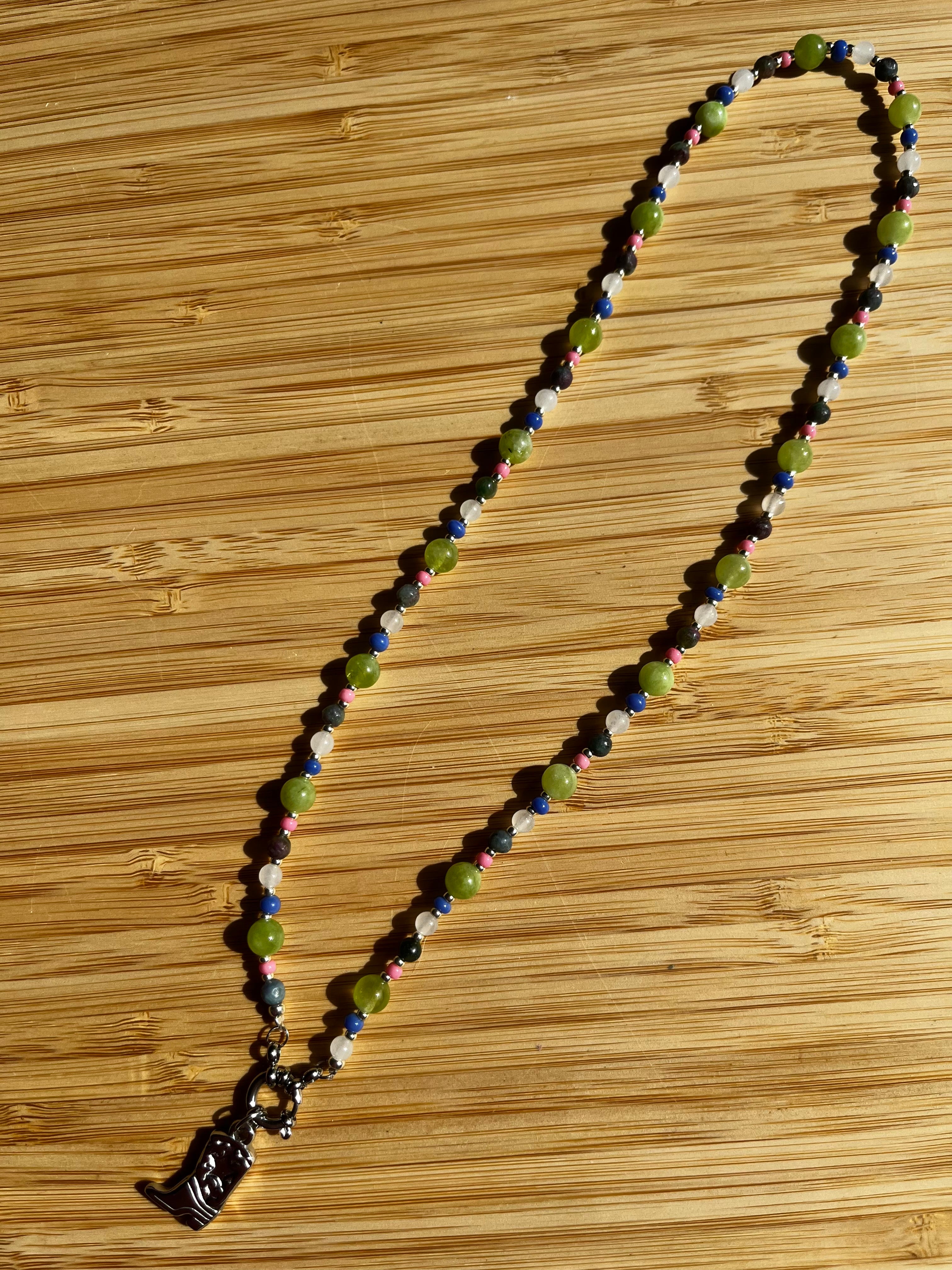 Kralenketting Groen, Blauw & Roze met Laars Bedel