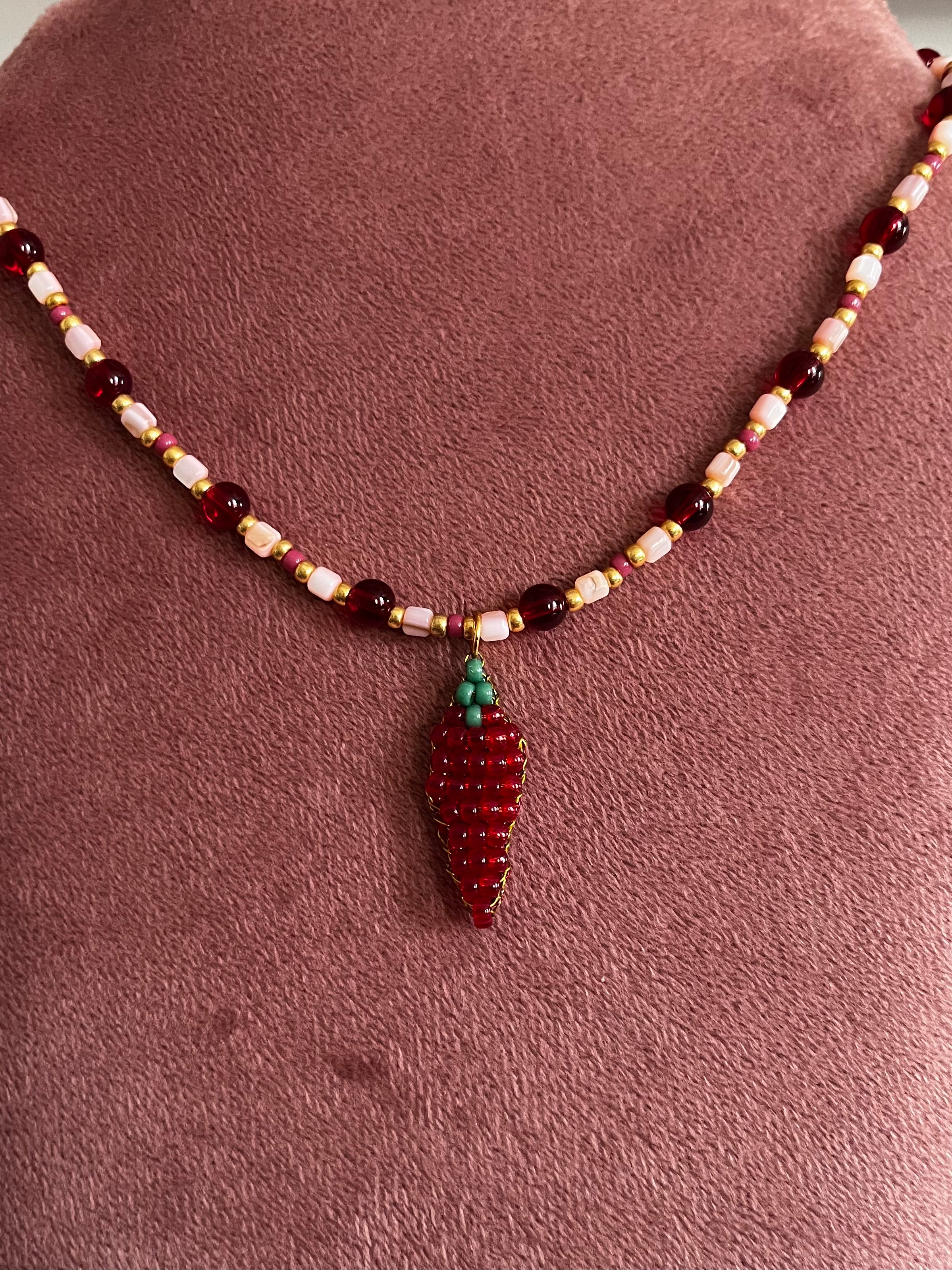 Kralenketting Lichtroze & Rood met Peper Bedel